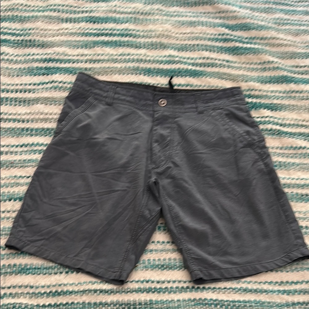 Men’s 32 Kuhl shorts EUC
